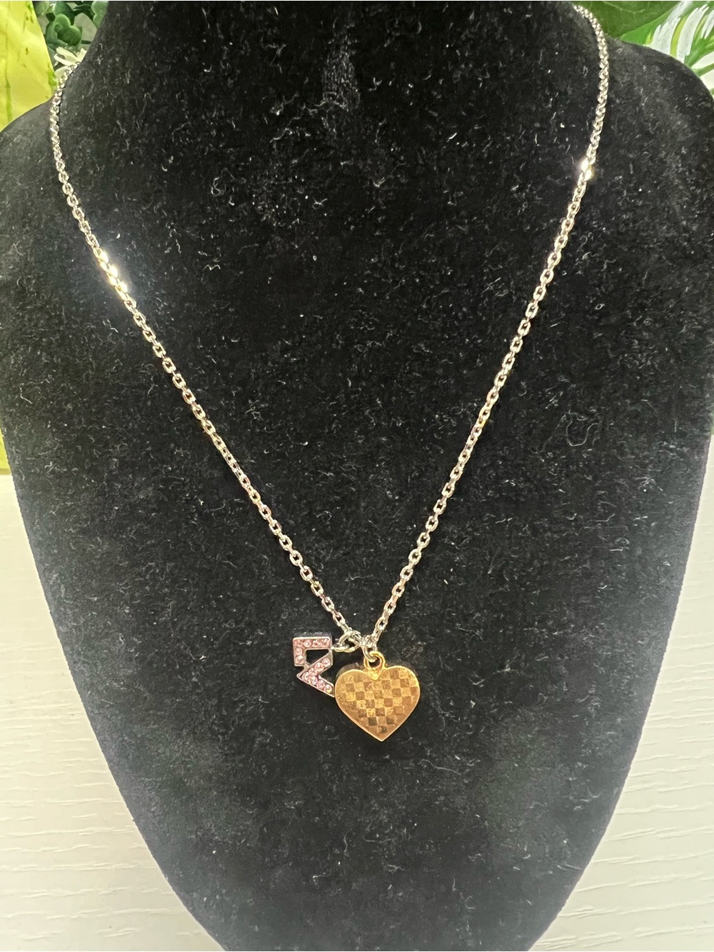 Louis Vuitton Valentine necklace - Picture 2 of 6